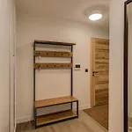 White Pearl A05, Alpes Agency, Chamonix, Sleeps 4 To 6 Lägenhet *