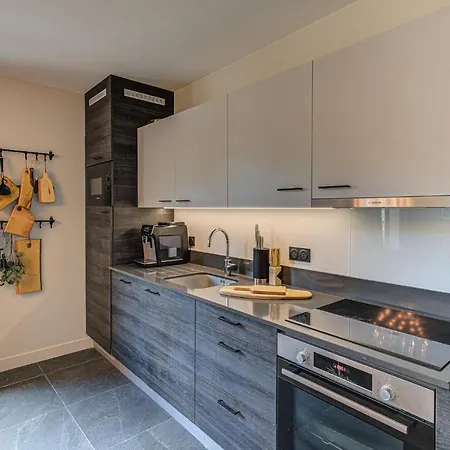 Apartment White Pearl A05 Modern Alpes Travel Sleeps 4 To 6 *