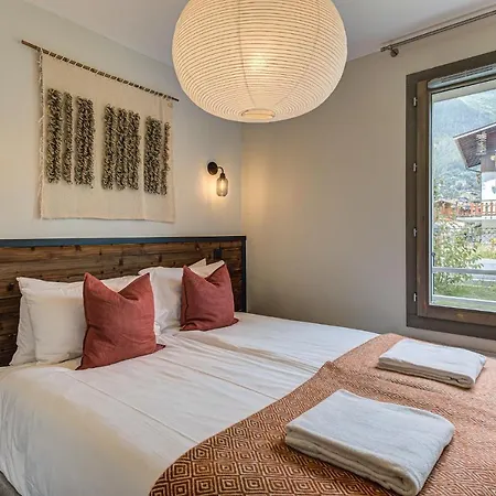 White Pearl A05 Modern Alpes Travel Sleeps 4 To 6 Apartment *