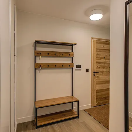 White Pearl A05 Modern Alpes Travel Sleeps 4 To 6 Apartment *