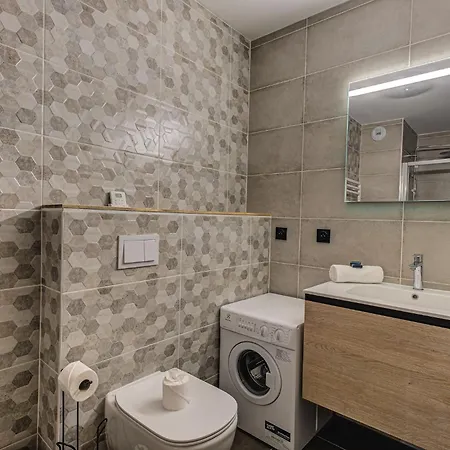 White Pearl A05 Modern Alpes Travel Sleeps 4 To 6 Apartment