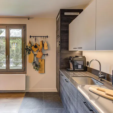 White Pearl A05 Modern Alpes Travel Sleeps 4 To 6 Apartment